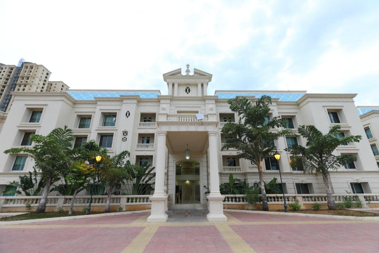 Oyo 6954 The Lawns Oragadam Hotel Ngoại thất bức ảnh