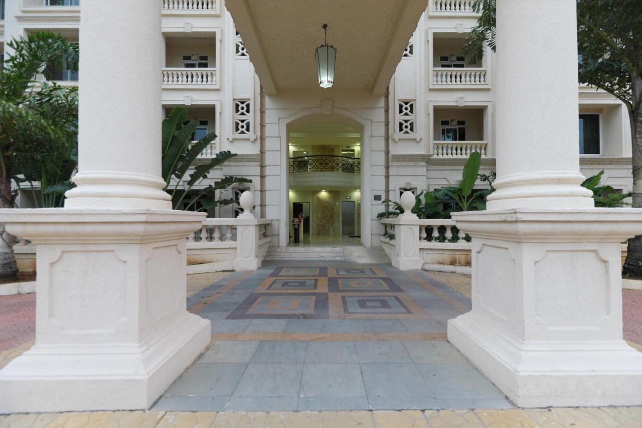Oyo 6954 The Lawns Oragadam Hotel Ngoại thất bức ảnh