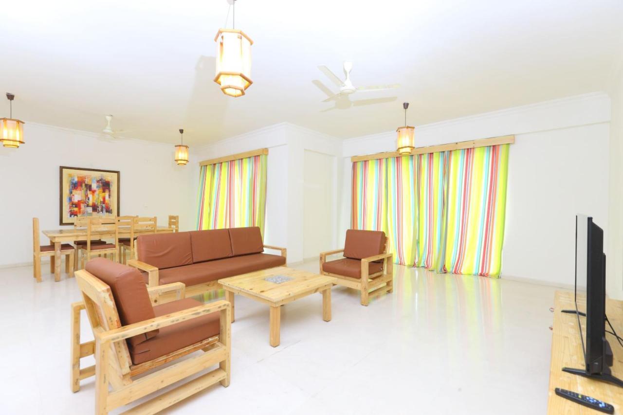 Oyo 6954 The Lawns Oragadam Hotel Ngoại thất bức ảnh