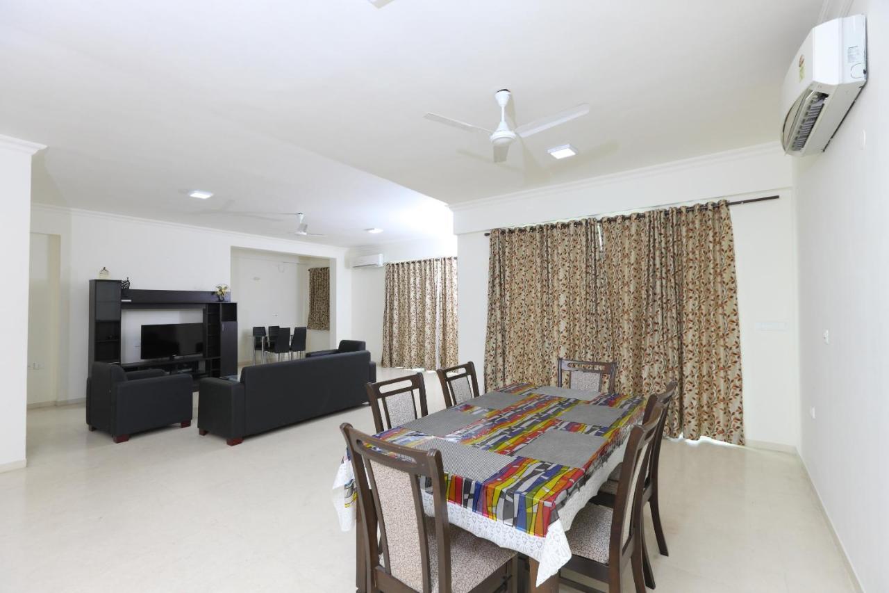 Oyo 6954 The Lawns Oragadam Hotel Ngoại thất bức ảnh
