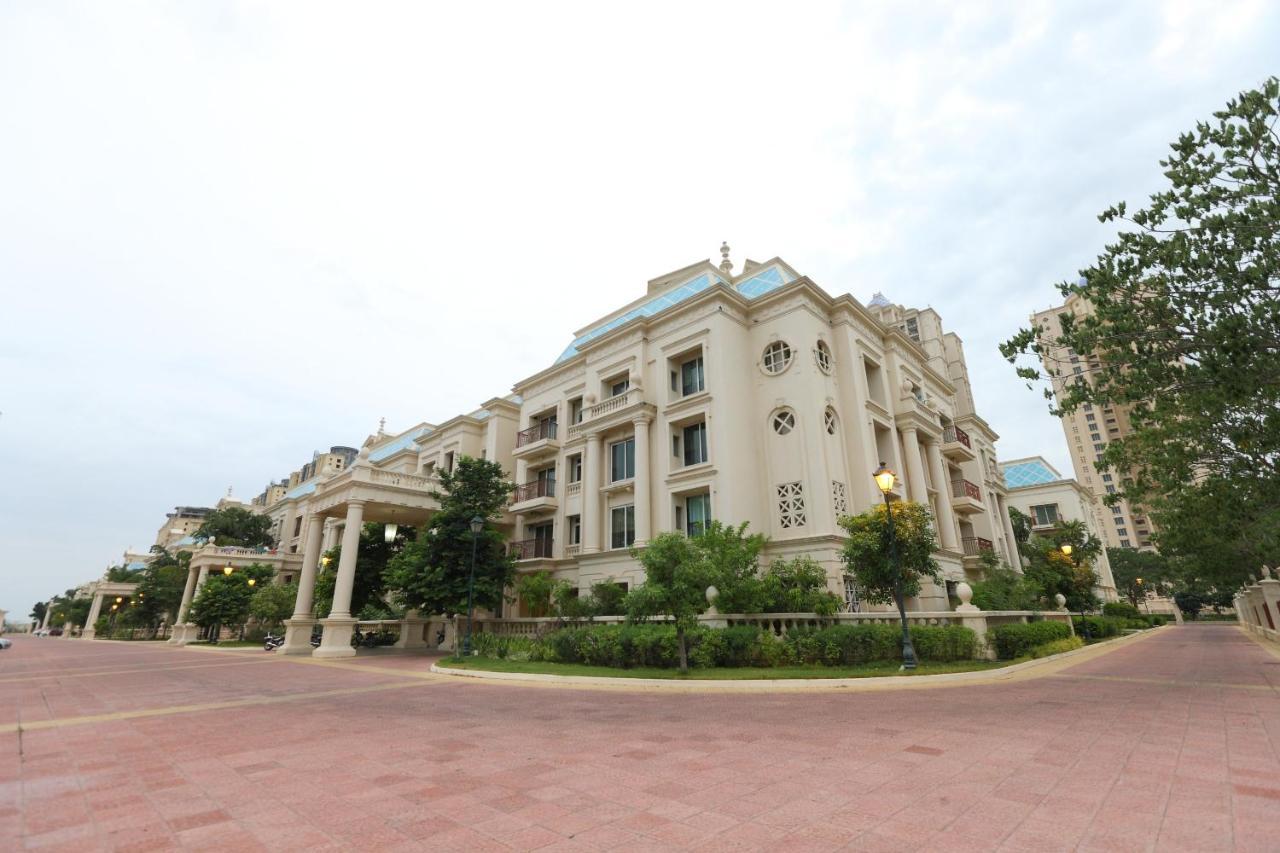 Oyo 6954 The Lawns Oragadam Hotel Ngoại thất bức ảnh