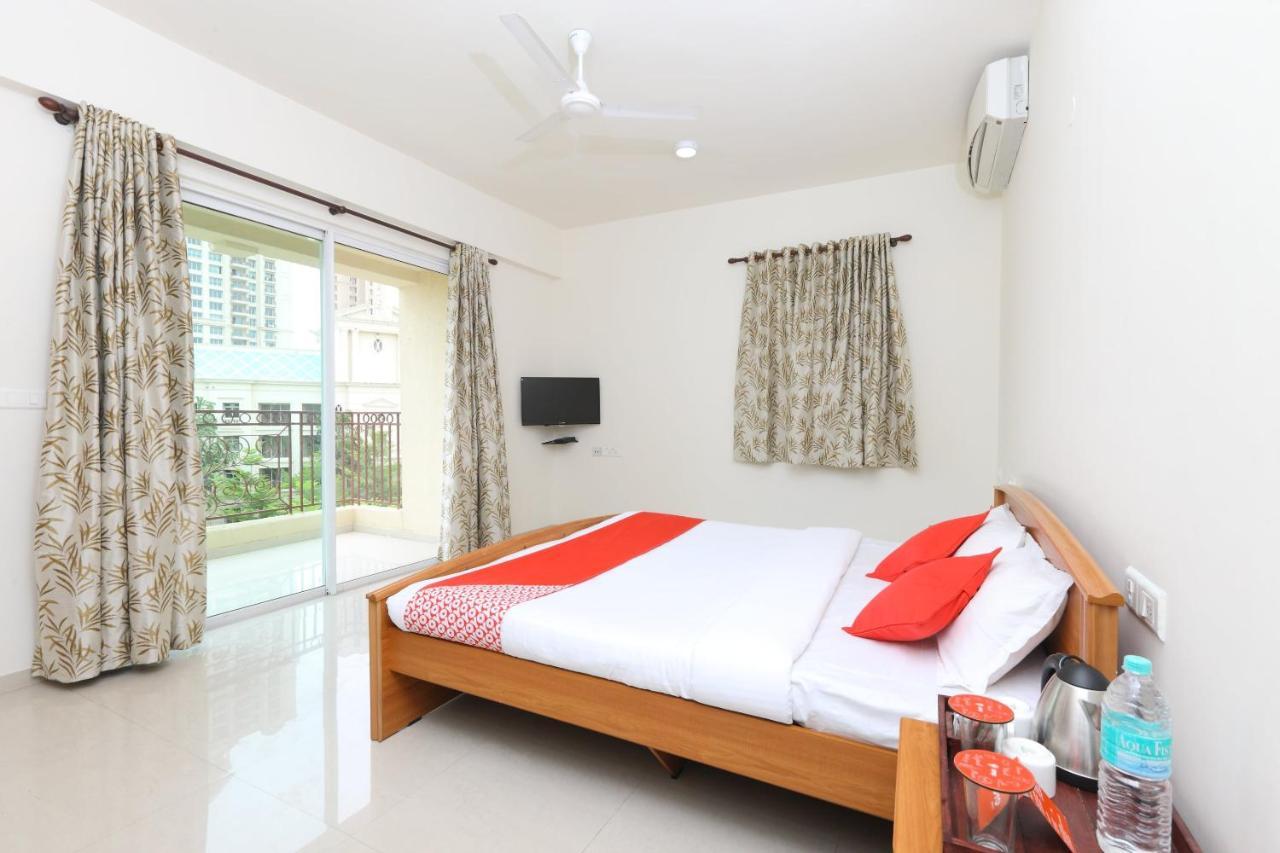 Oyo 6954 The Lawns Oragadam Hotel Ngoại thất bức ảnh