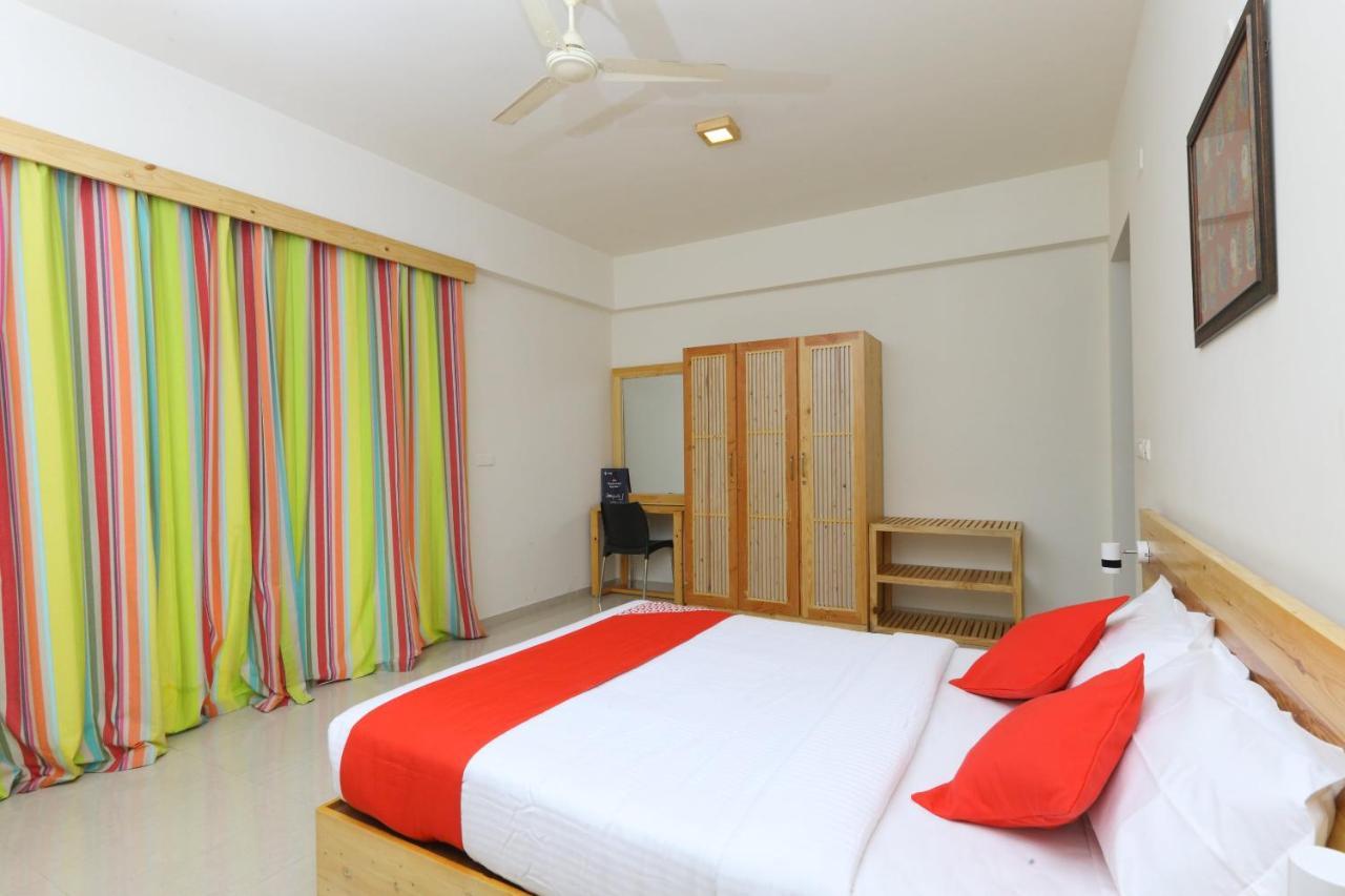 Oyo 6954 The Lawns Oragadam Hotel Ngoại thất bức ảnh