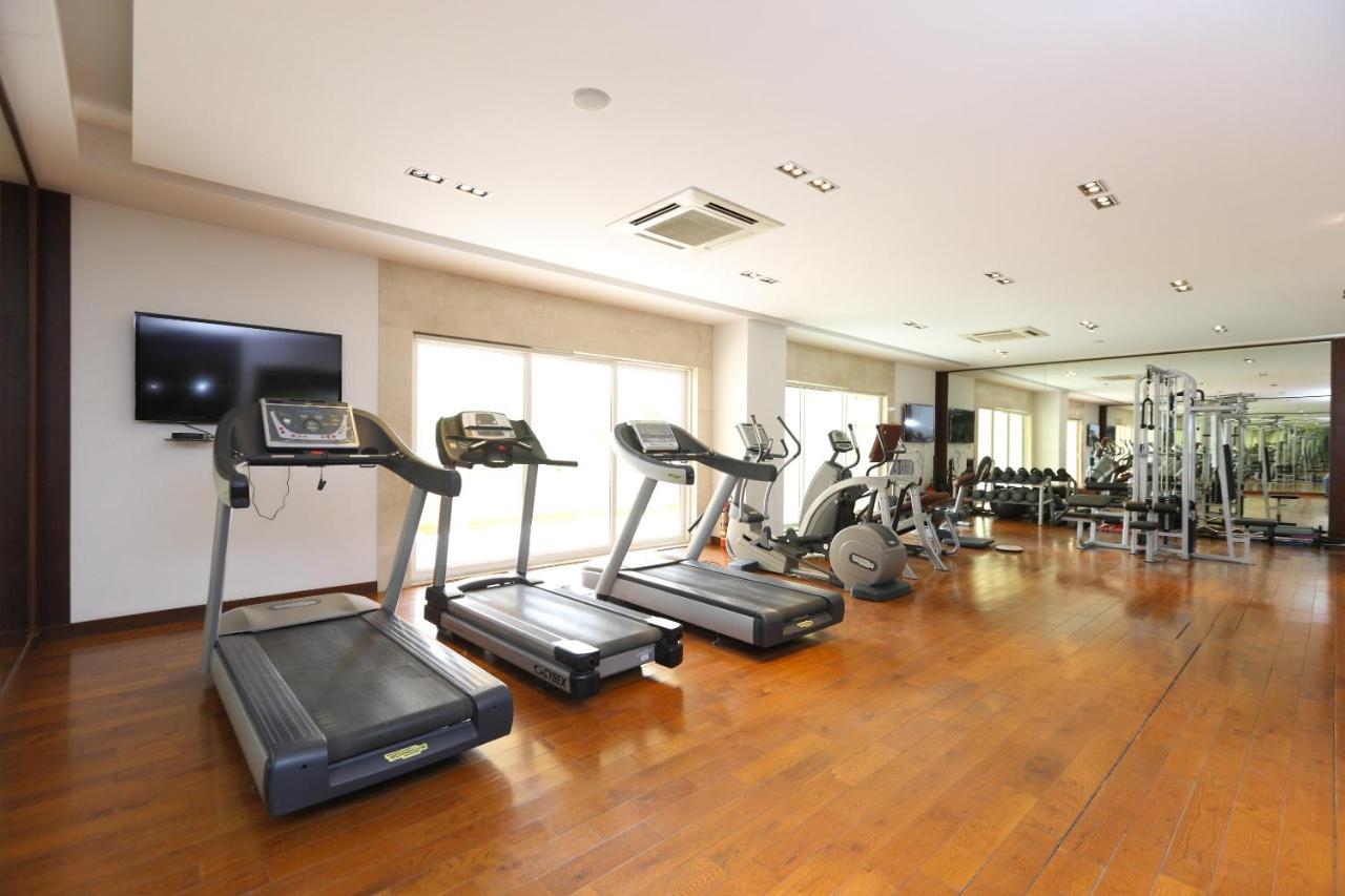 Oyo 6954 The Lawns Oragadam Hotel Ngoại thất bức ảnh