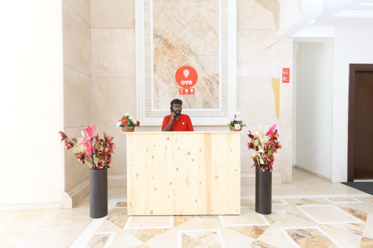 Oyo 6954 The Lawns Oragadam Hotel Ngoại thất bức ảnh
